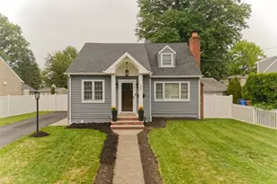 1915 Crescent Pkwy, Linden, NJ 07036 - Photo 1