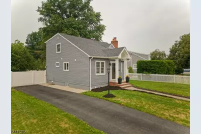 1915 Crescent Pkwy, Linden, NJ 07036 - Photo 2