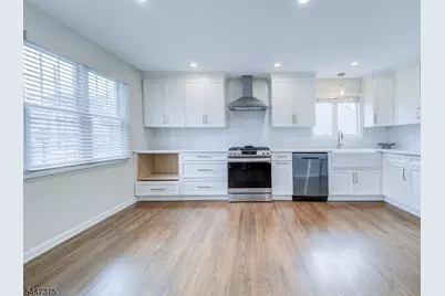 1915 Crescent Pkwy, Linden, NJ 07036 - Photo 10