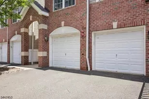 118 Donato Cir, Scotch Plains Township, NJ 07076 - Photo 2