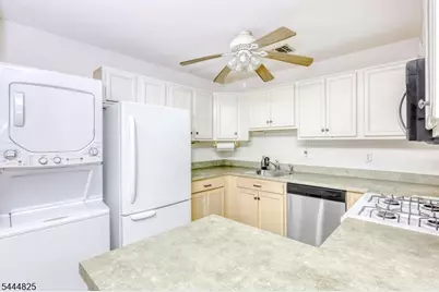 158 Falcon Ridge Way #158, Hamburg, NJ 07419 - Photo 4