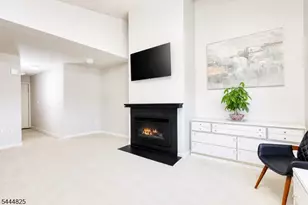 158 Falcon Ridge Way, Hamburg, NJ 07419 - Photo 2