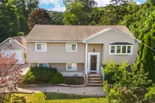 7 Cumberland Rd, West Milford Twp., NJ 07480 - Photo 2