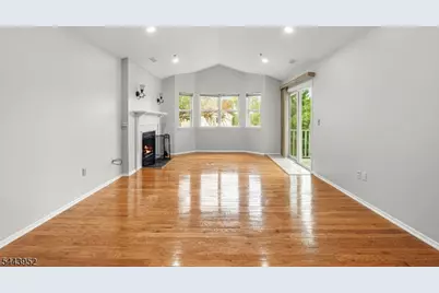 351 Ventnor Ct, Piscataway Township, NJ 08854 - Photo 2
