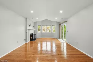 351 Ventnor Ct, Piscataway Township, NJ 08854 - Photo 2