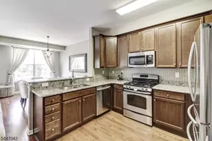 506 Waterview Ct, Hanover Township, NJ 07927 - Photo 4