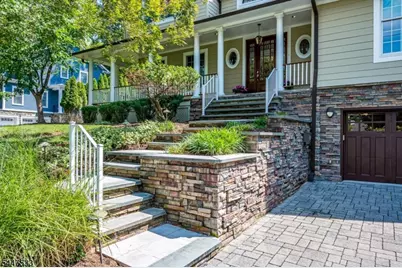 4 Edgewood Rd, Edison, NJ 08820 - Photo 2