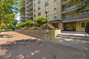 6600 Kennedy Blvd E Apt, West New York, NJ 07093 - Photo 34