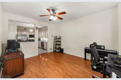 186 Sunshine Dr, Piscataway Township, NJ 08854 - Photo 10