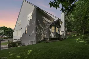 8 Pring Ct, West Orange Township, NJ 07052 - Photo 2