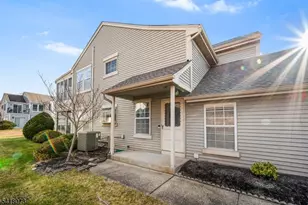 11D Rothwell Dr, Monroe Township, NJ 08831 - Photo 4