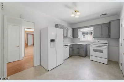 219 Magie Ave, Roselle Park, NJ 07204 - Photo 14