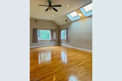75 S Ashby Ave, Livingston, NJ 07039 - Photo 10