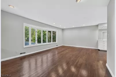 29 Tiffany Dr, Livingston, NJ 07039 - Photo 4