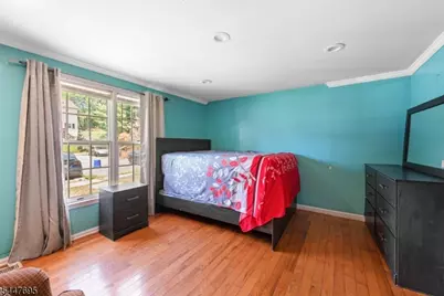 4 Dandridge Dr, Newark, NJ 07108 - Photo 6