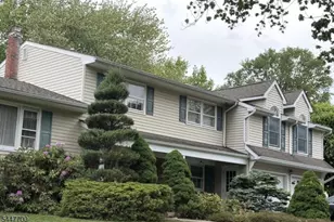 19 Annette Dr, Edison, NJ 08820 - Photo 2