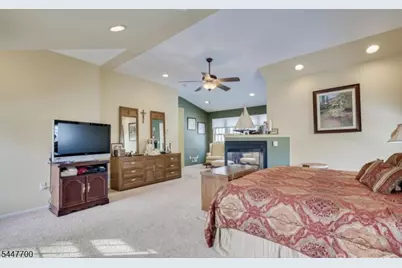 19 Annette Dr, Edison, NJ 08820 - Photo 26