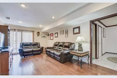 19 Annette Dr, Edison, NJ 08820 - Photo 4