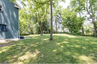 30 Henderson St, Oxford Township, NJ 07863 - Photo 4