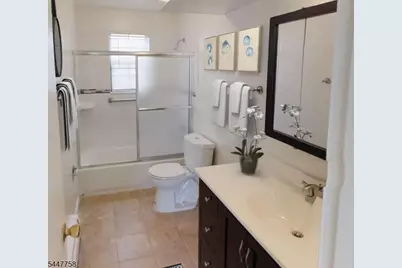 117 Treetop Ct #61, Bloomingdale, NJ 07403 - Photo 2