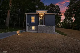 13 Maine St, Jefferson Township, NJ 07849 - Photo 10