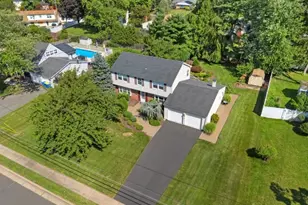 11 Marigold Ln, Franklin Township, NJ 08873 - Photo 2