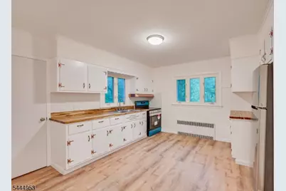 50 Forest Ave, Franklin Township, NJ 08540 - Photo 6