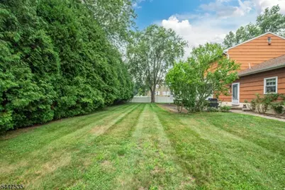 21 Bates Dr, Fairfield, NJ 07004 - Photo 30