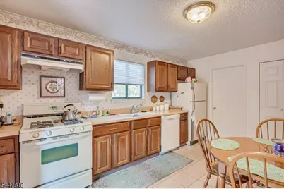 117 Kingsberry Dr, Franklin Township, NJ 08873 - Photo 12