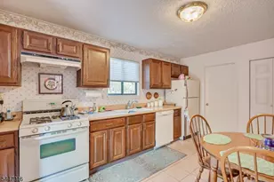 117 Kingsberry Dr, Franklin Township, NJ 08873 - Photo 12