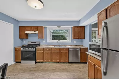 352 Cotswold Pl, Franklin Township, NJ 08873 - Photo 4