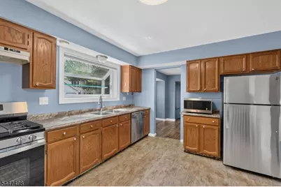 352 Cotswold Pl, Franklin Township, NJ 08873 - Photo 6