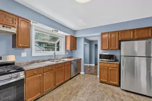 352 Cotswold Pl, Franklin Township, NJ 08873 - Photo 6