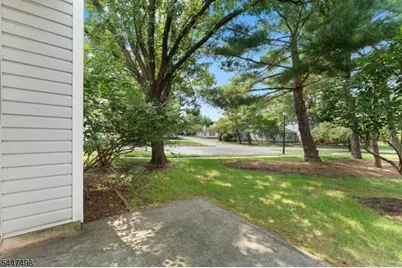 352 Cotswold Pl, Franklin Township, NJ 08873 - Photo 12