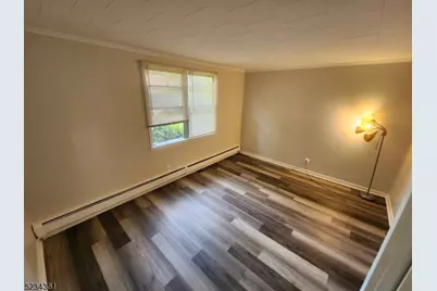 39 Mount Washington Dr, Clifton, NJ 07013 - Photo 4