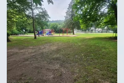 39 Mount Washington Dr, Clifton, NJ 07013 - Photo 2