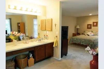 92 Stonehedge Court, Franklin Township, NJ 08873 - Photo 14