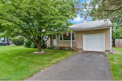 92 Louise Dr, Manville, NJ 08835 - Photo 2