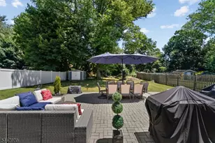 10 Dale Dr, Fairfield, NJ 07004 - Photo 4