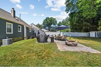 10 Dale Dr, Fairfield, NJ 07004 - Photo 6