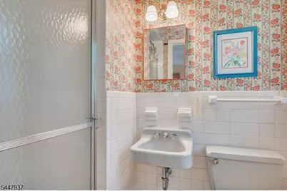 560 Wakefield Dr, Metuchen, NJ 08840 - Photo 32