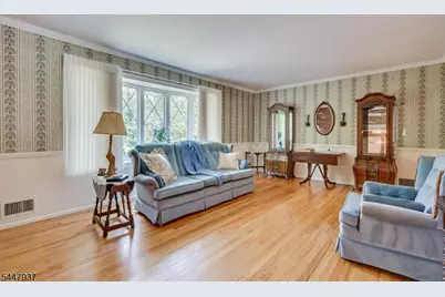 560 Wakefield Dr, Metuchen, NJ 08840 - Photo 18