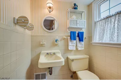 560 Wakefield Dr, Metuchen, NJ 08840 - Photo 42