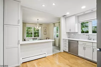 27 Coachlight Dr, Chatham Township, NJ 07928 - Photo 10