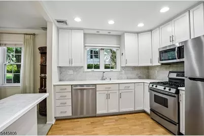 27 Coachlight Dr, Chatham Township, NJ 07928 - Photo 12
