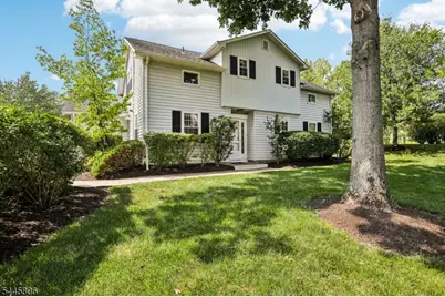 27 Coachlight Dr, Chatham Township, NJ 07928 - Photo 2