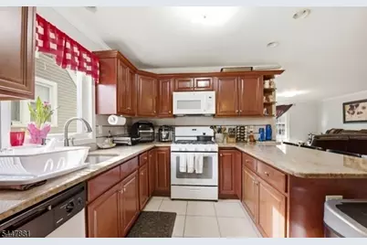 637 Jefferson Ave, Elizabeth, NJ 07201 - Photo 2