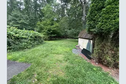 4 Florida Ave, Jefferson Township, NJ 07849 - Photo 2