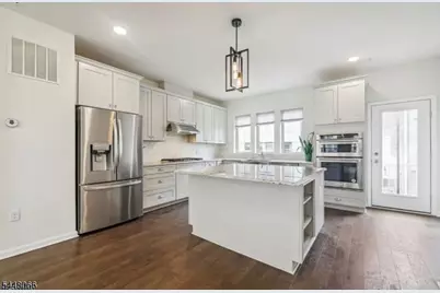 4 Braeburn Ct, Livingston, NJ 07039 - Photo 2