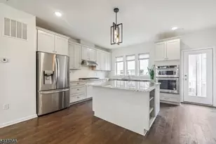 4 Braeburn Ct, Livingston, NJ 07039 - Photo 2